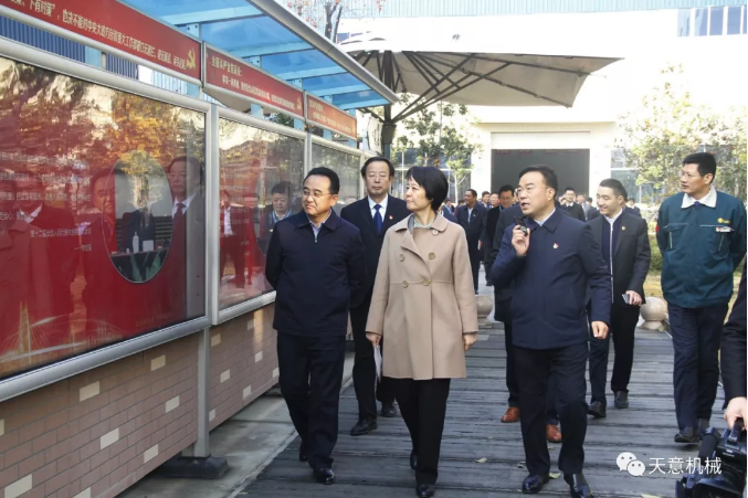 濟(jì)寧市委常委、組織部部長孔凡萍帶領(lǐng)全市“兩新”組織黨建工作現(xiàn)場觀摩團(tuán)蒞臨天意機(jī)械調(diào)研指導(dǎo)